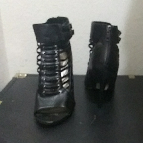 Black heels - Picture 4 of 6